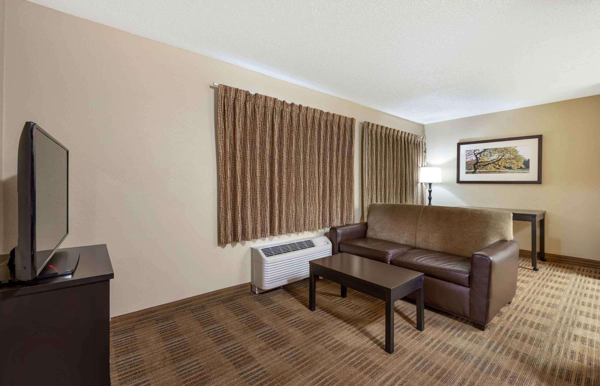 Extended Stay America Select Suites - Providence - Airport Ворвік Екстер'єр фото