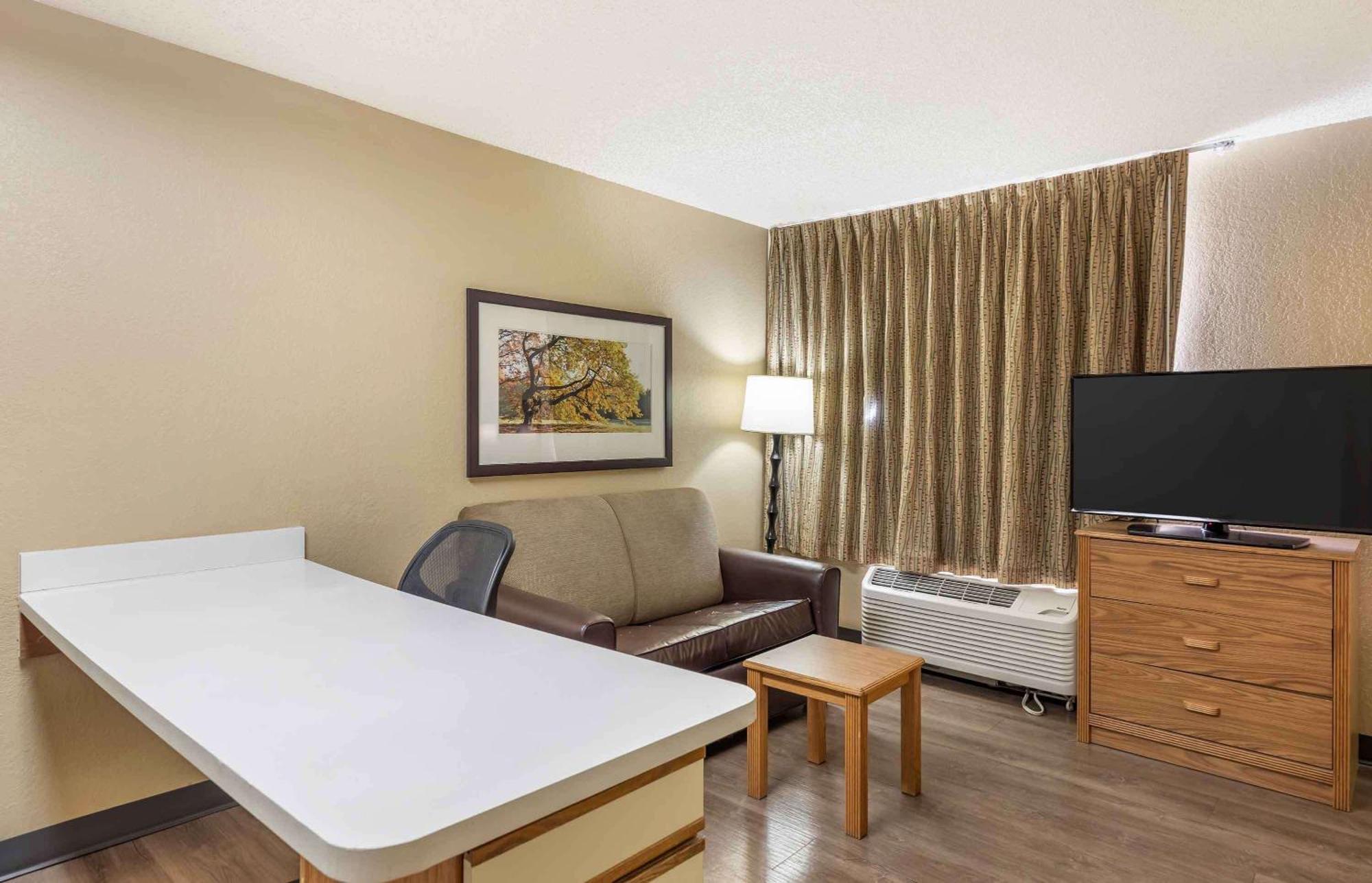 Extended Stay America Select Suites - Providence - Airport Ворвік Екстер'єр фото
